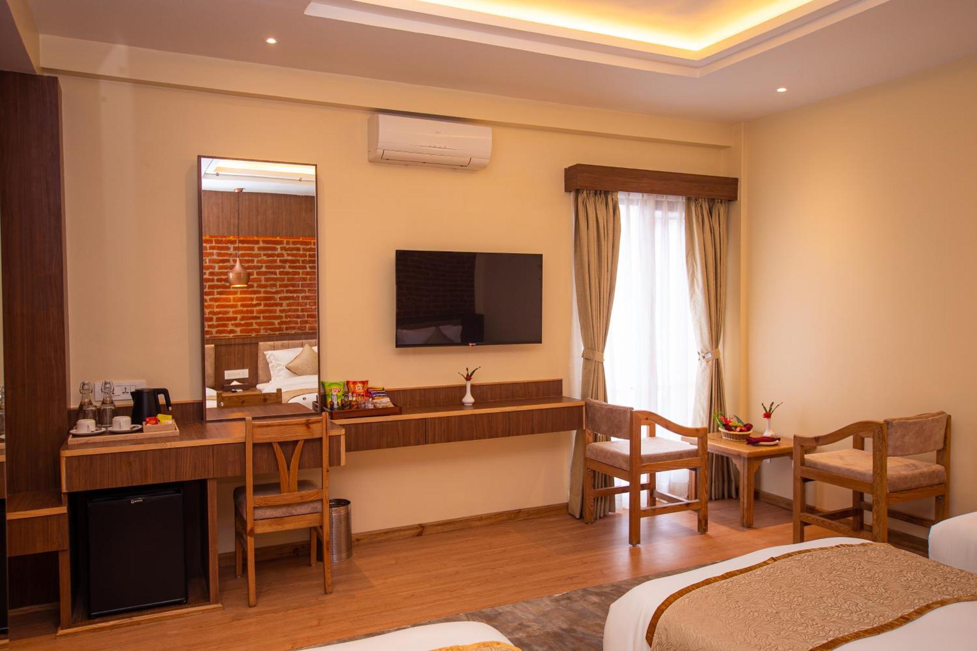 Temple Himalaya Hotel & Spa ポカラ エクステリア 写真