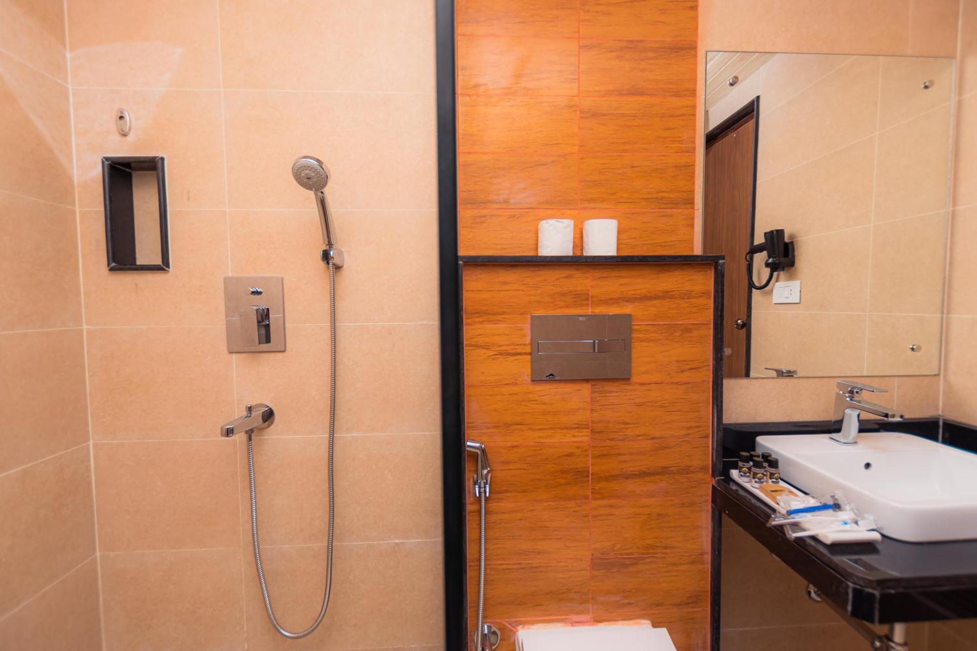 Temple Himalaya Hotel & Spa ポカラ エクステリア 写真