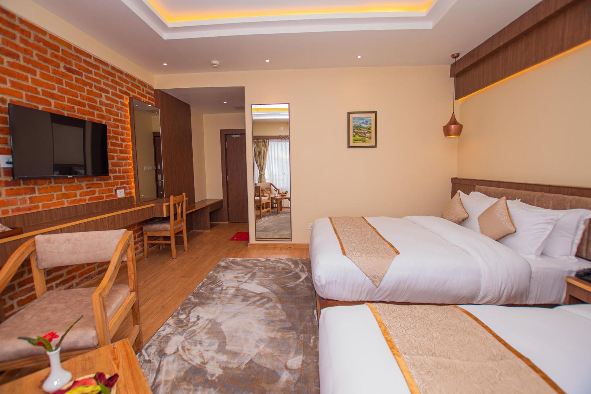 Temple Himalaya Hotel & Spa ポカラ エクステリア 写真