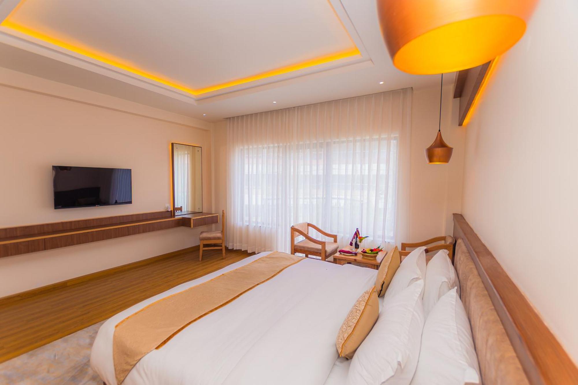 Temple Himalaya Hotel & Spa ポカラ エクステリア 写真