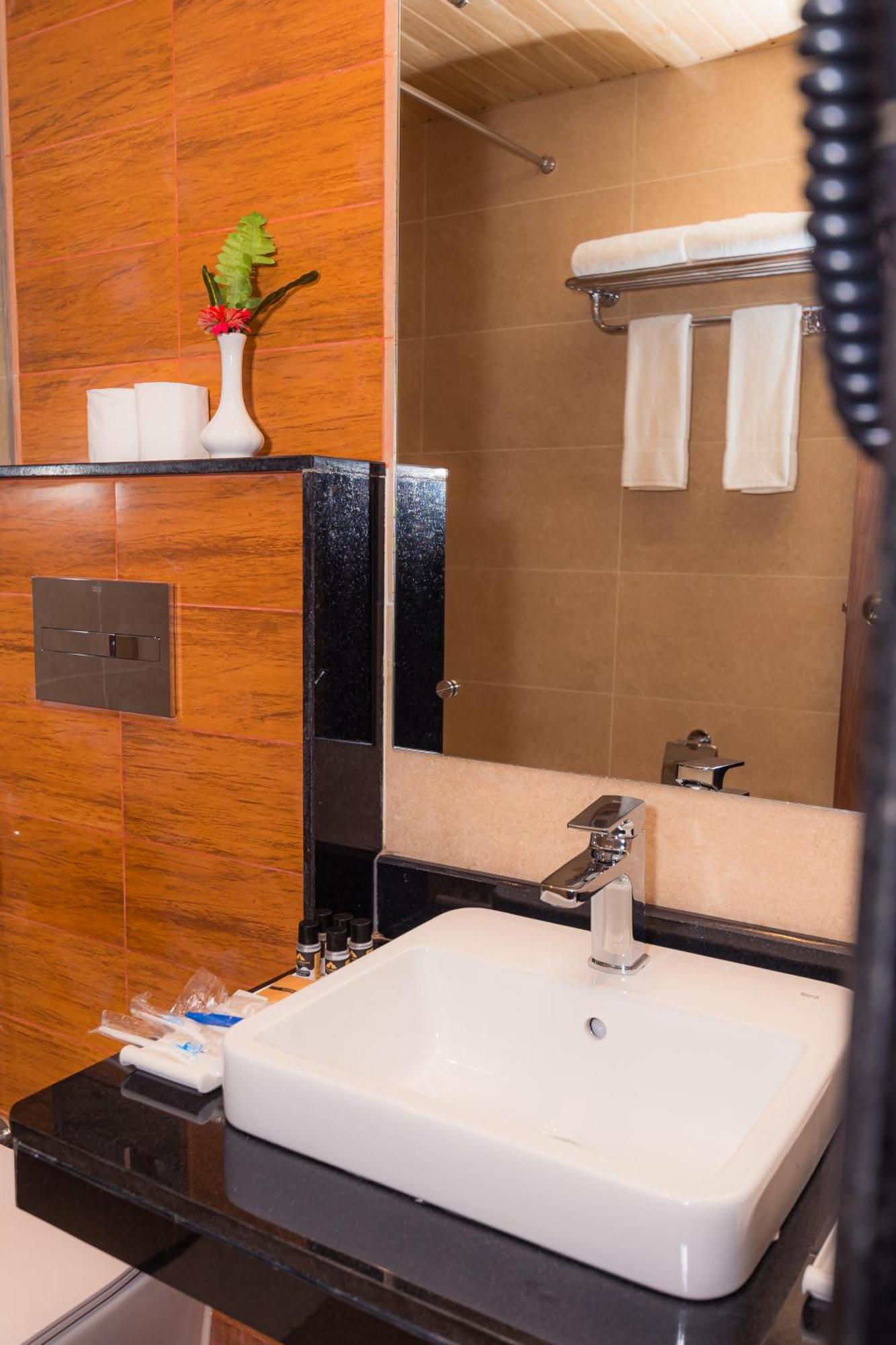Temple Himalaya Hotel & Spa ポカラ エクステリア 写真