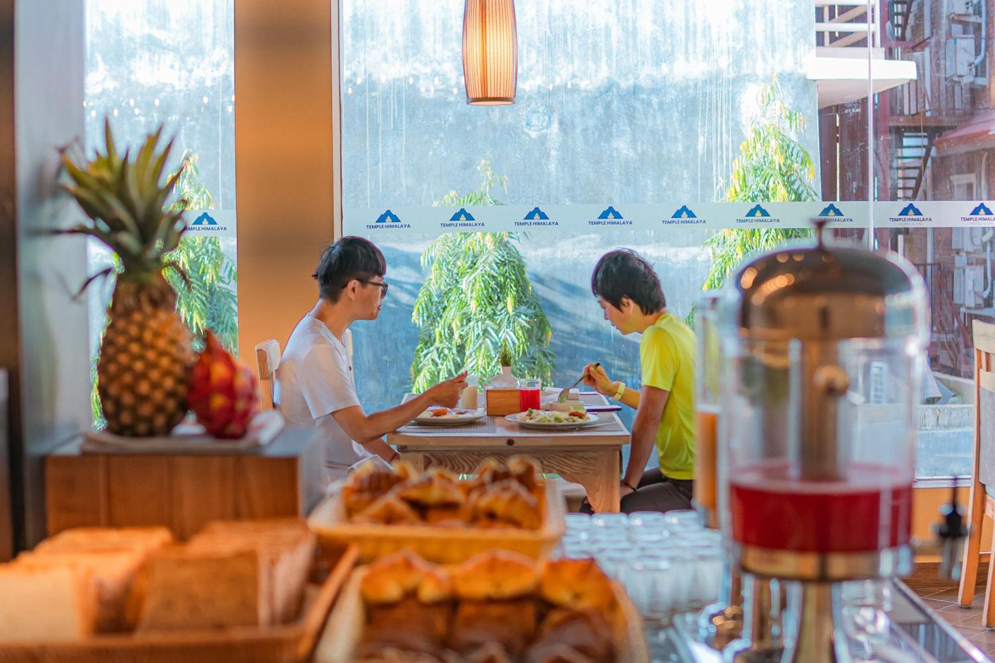 Temple Himalaya Hotel & Spa ポカラ エクステリア 写真