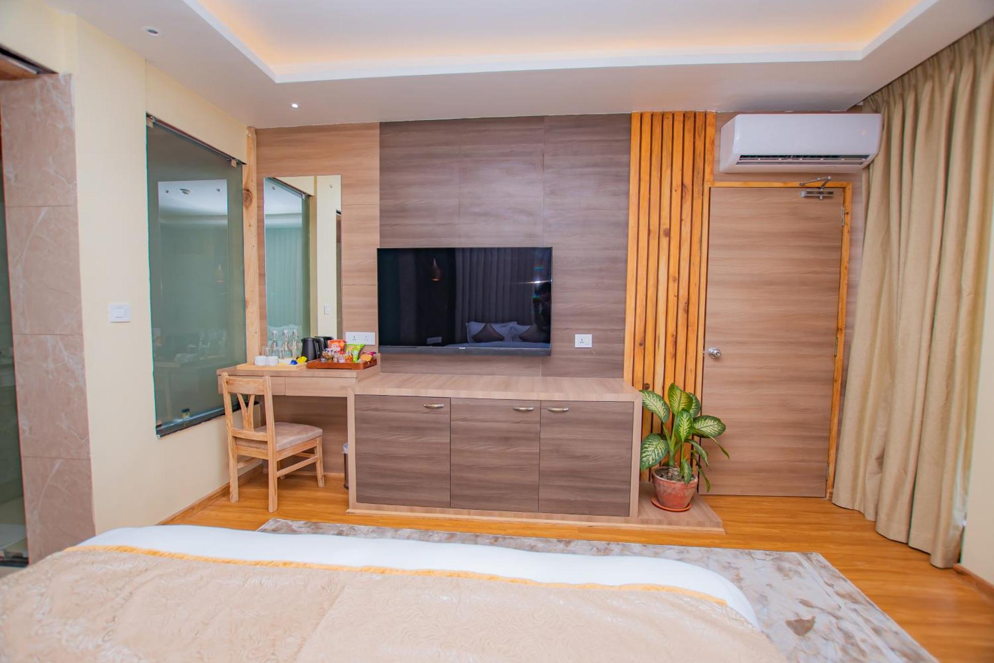 Temple Himalaya Hotel & Spa ポカラ エクステリア 写真