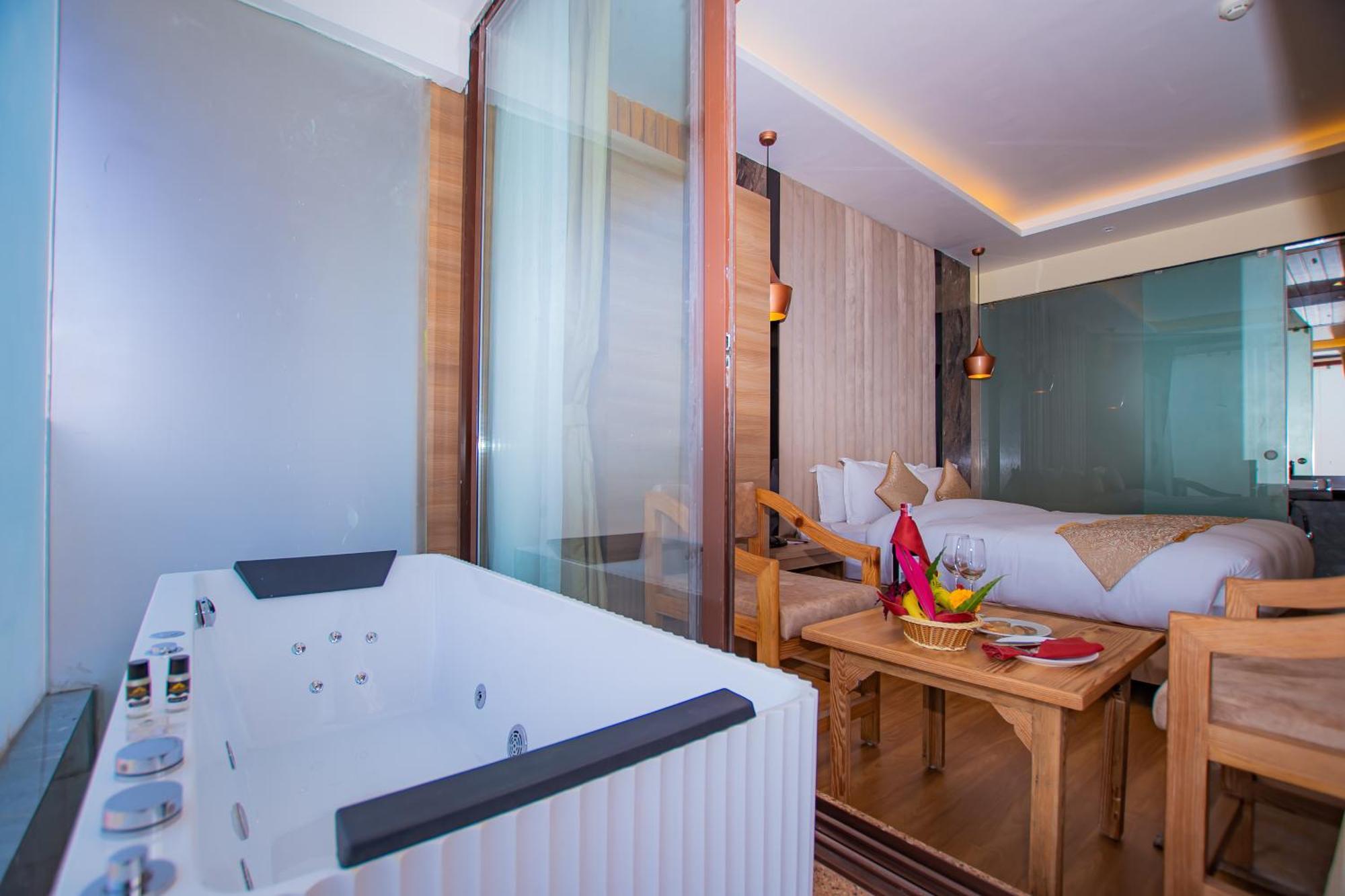 Temple Himalaya Hotel & Spa ポカラ エクステリア 写真