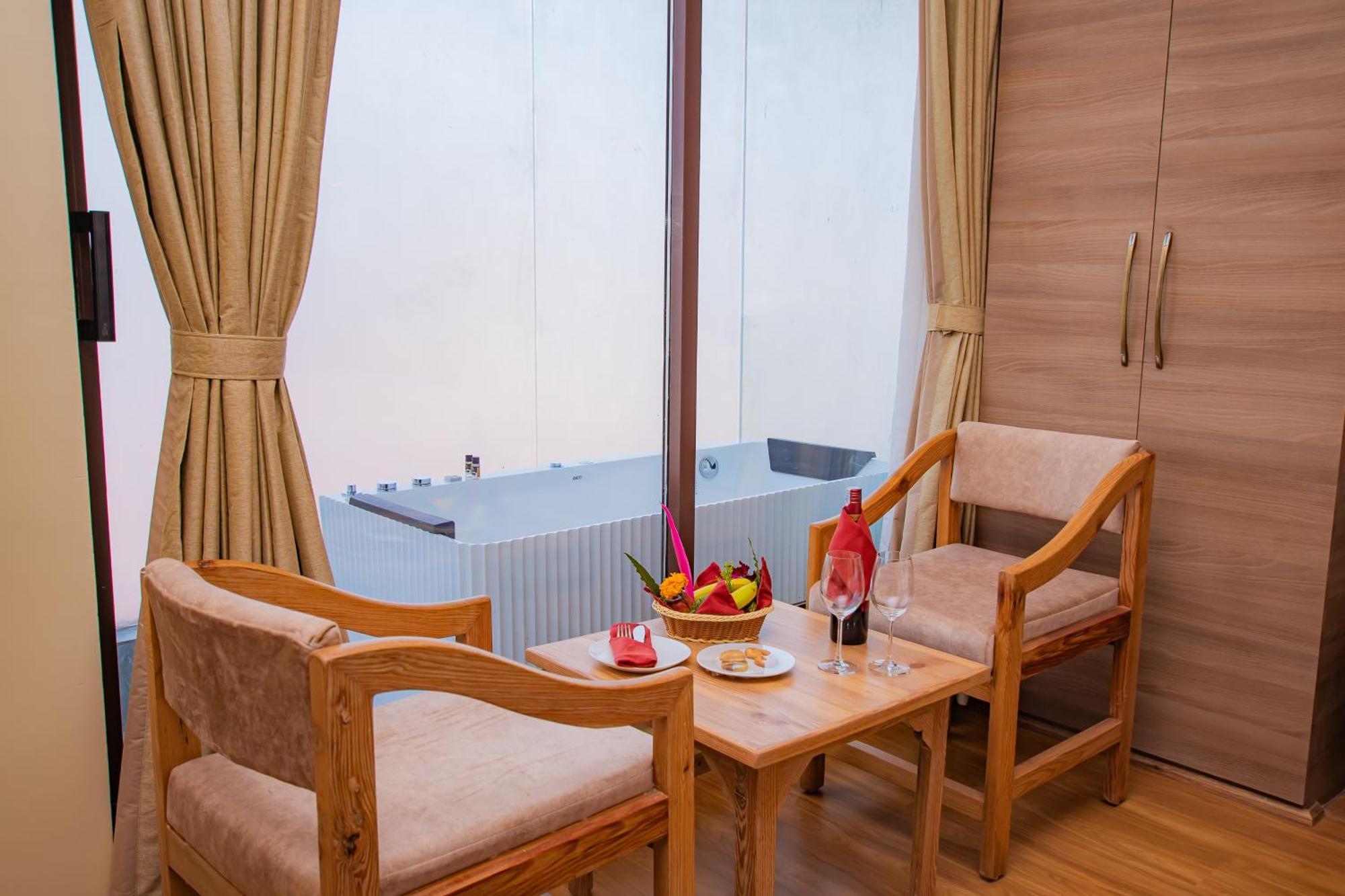 Temple Himalaya Hotel & Spa ポカラ エクステリア 写真