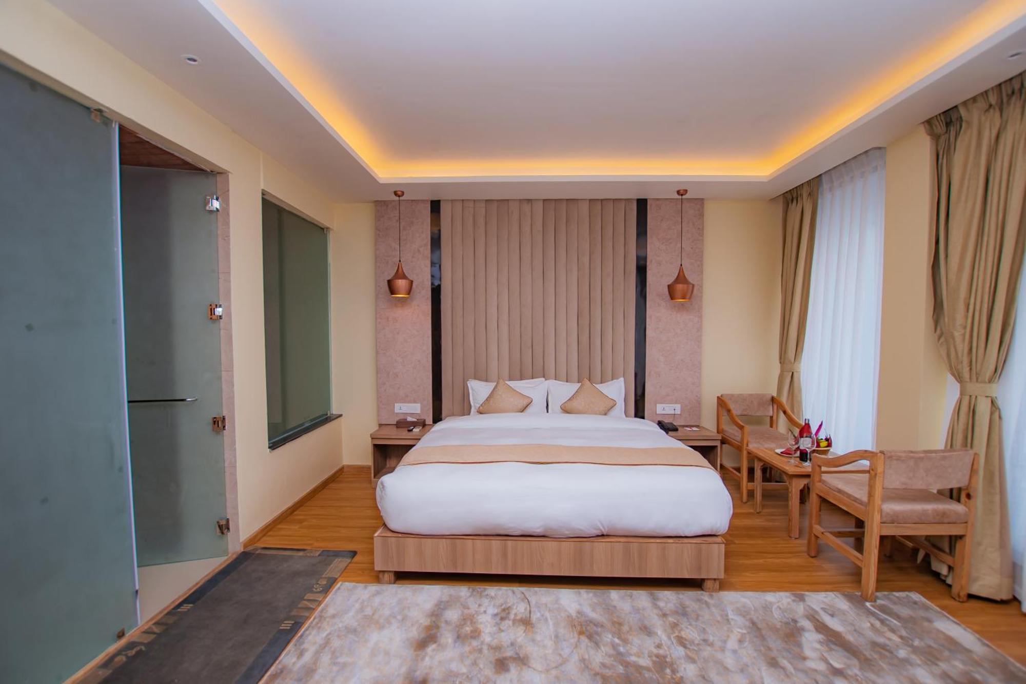 Temple Himalaya Hotel & Spa ポカラ エクステリア 写真