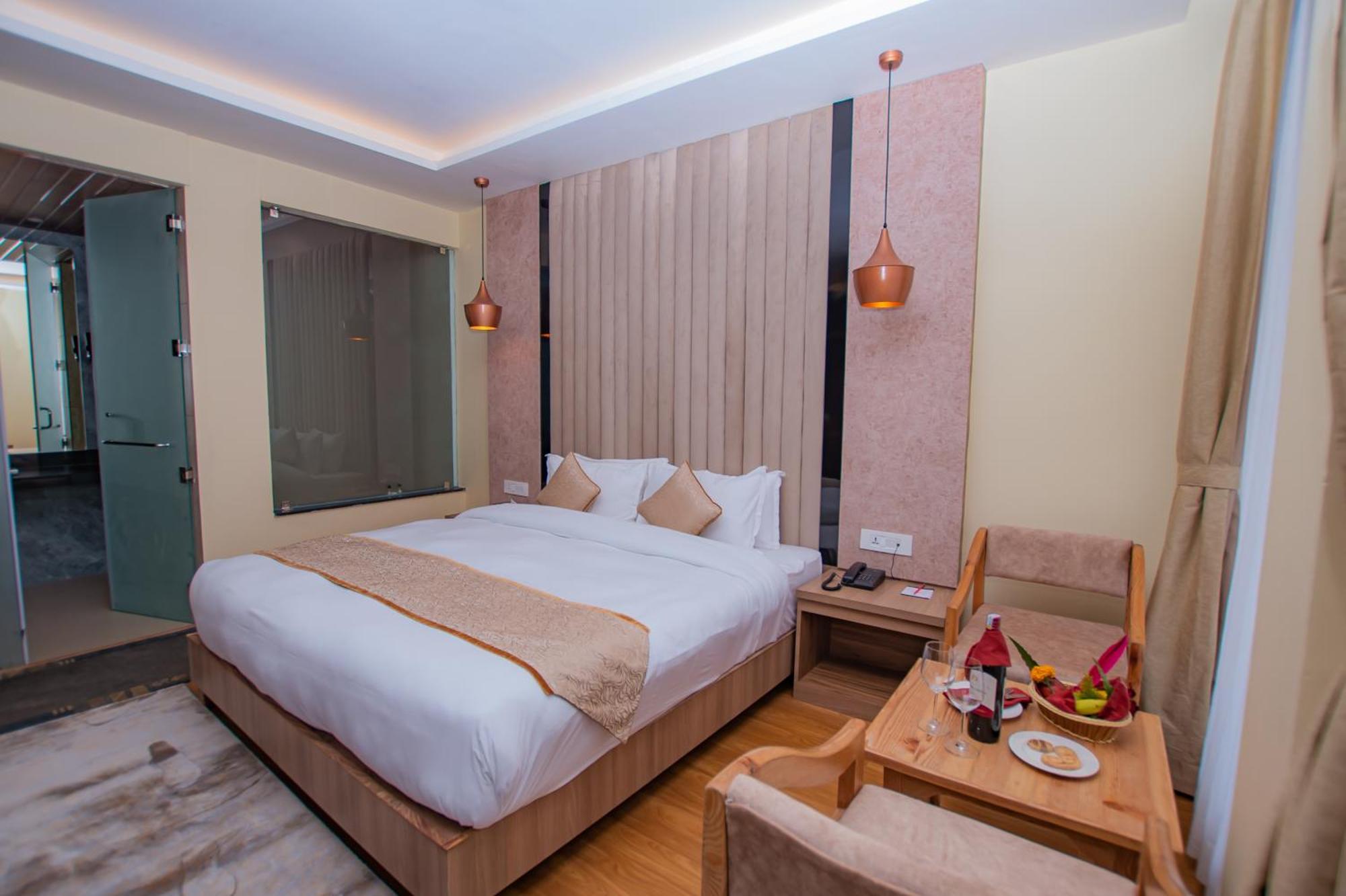 Temple Himalaya Hotel & Spa ポカラ エクステリア 写真